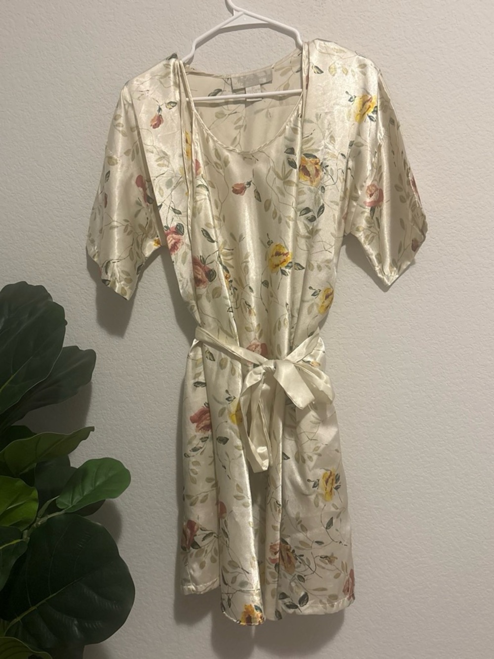 Vintage set Floral Satin Tie-Waist robe with matching slip in Ivory large